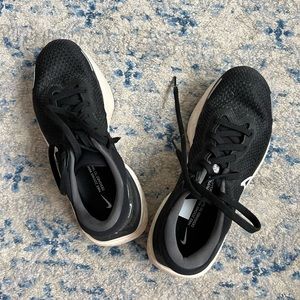 Nike zoomx invincible run size 10